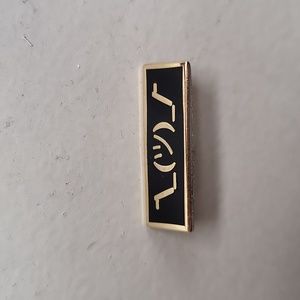 Shrug emoji ¯\_(ツ)_/¯ enamel pin